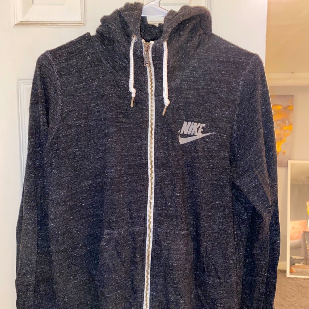 NIKE FUNNEL NECK HOODIE. Light weight.